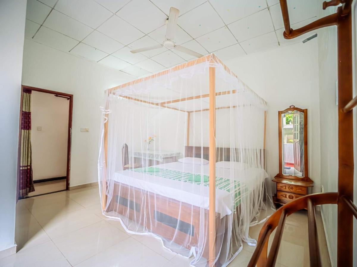 Surfing Guest House Matara Bagian luar foto