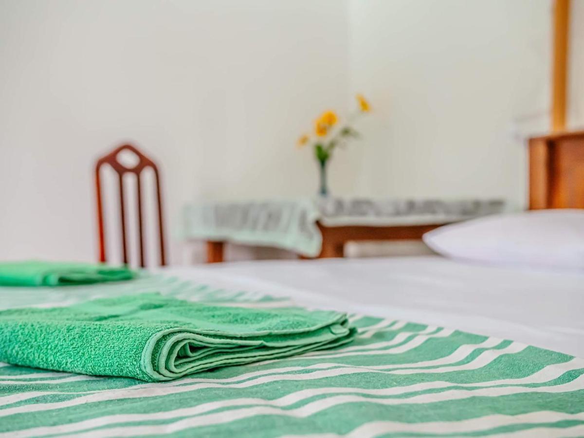 Surfing Guest House Matara Bagian luar foto