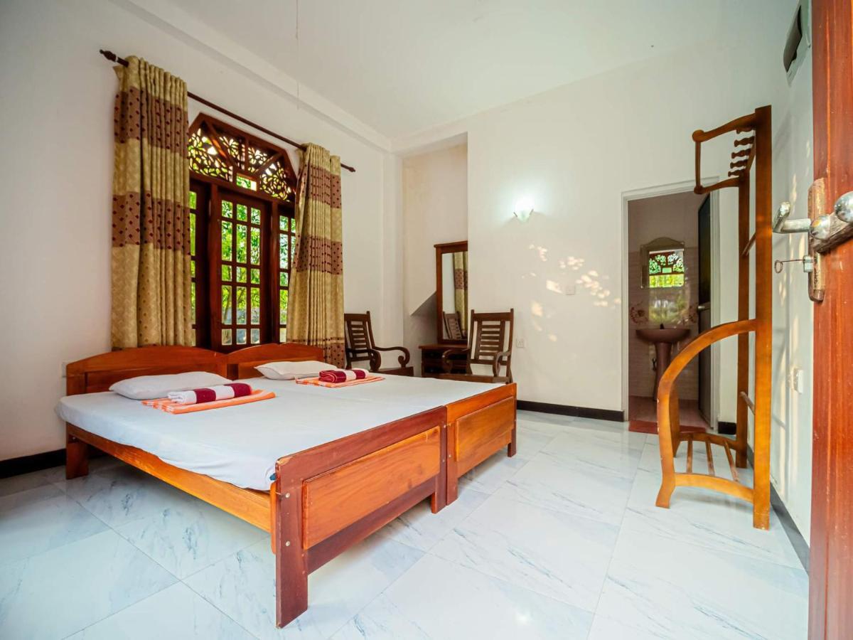 Surfing Guest House Matara Bagian luar foto