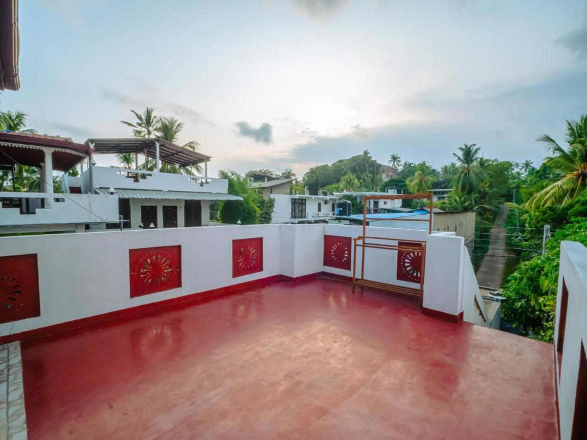 Surfing Guest House Matara Bagian luar foto