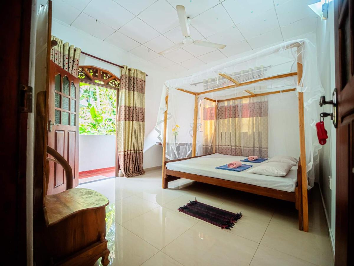 Surfing Guest House Matara Bagian luar foto