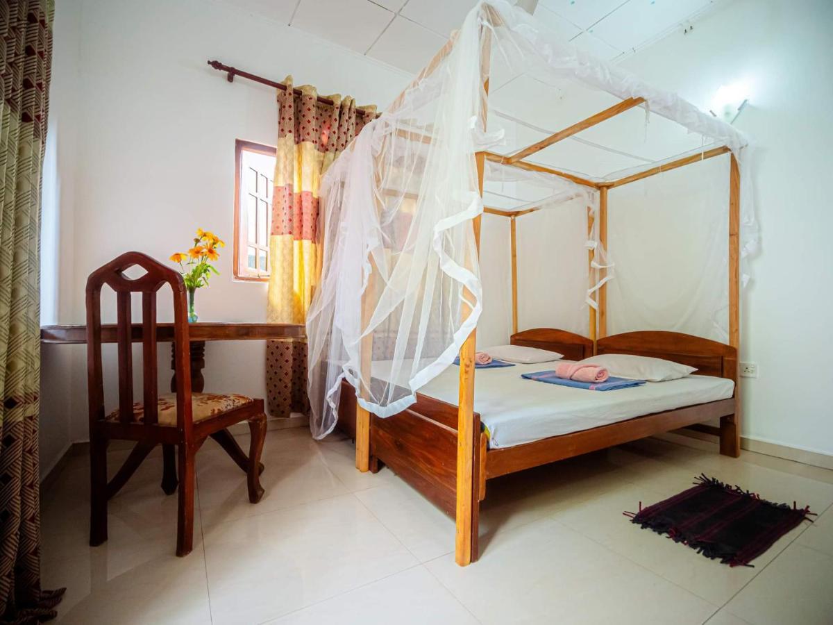 Surfing Guest House Matara Bagian luar foto