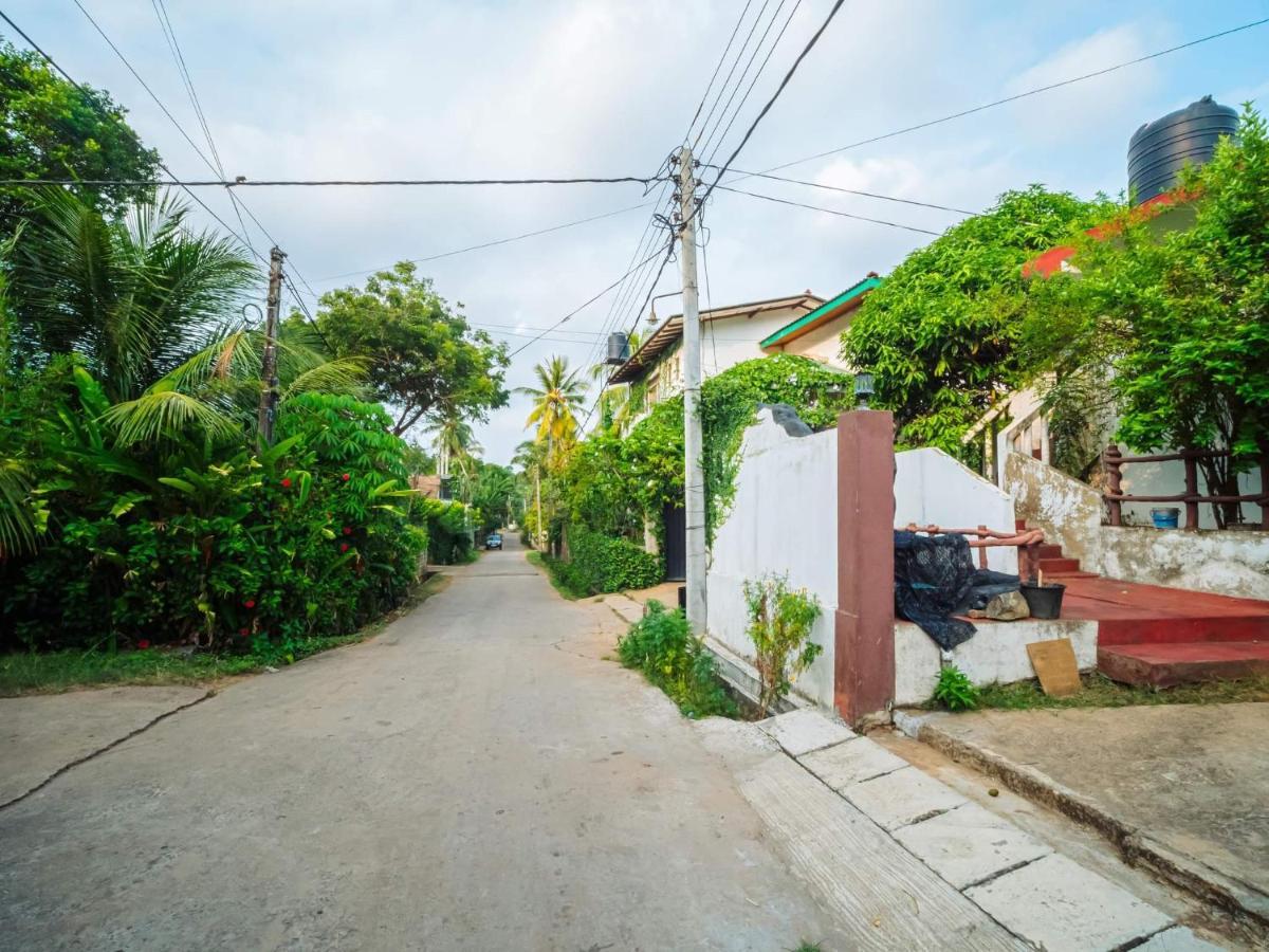 Surfing Guest House Matara Bagian luar foto
