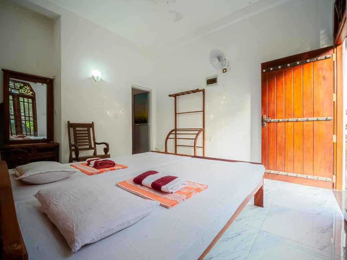 Surfing Guest House Matara Bagian luar foto